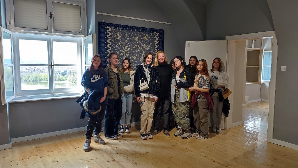 Atelijer 61 contemporary tapestry Serbia-Students-Art-School-Bogdan-Šuput-Textiles-Novi-Sad-at-Exhibition.jpg